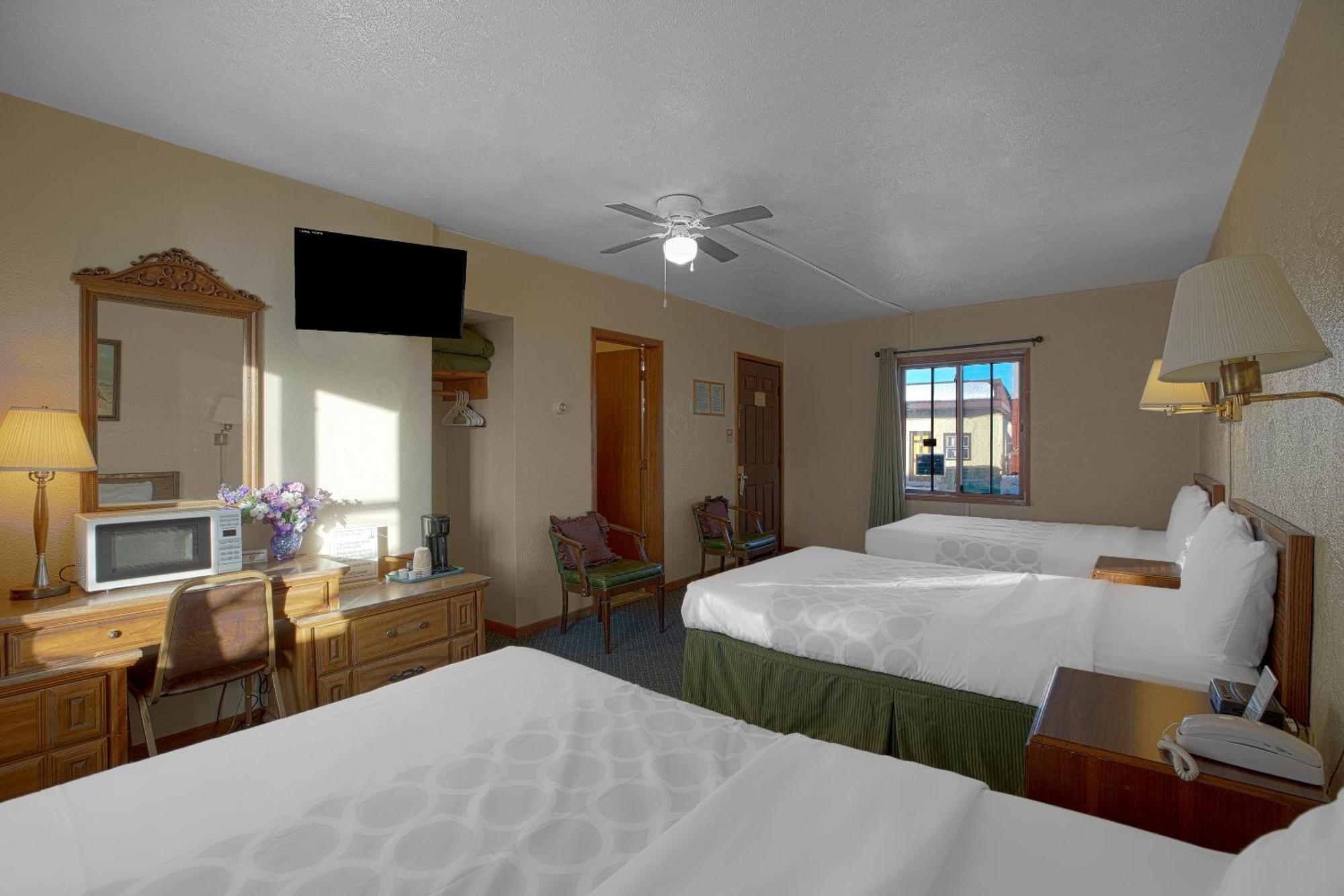 Love Hotels Silver Street By Oyo At Hurley Wi Exterior foto