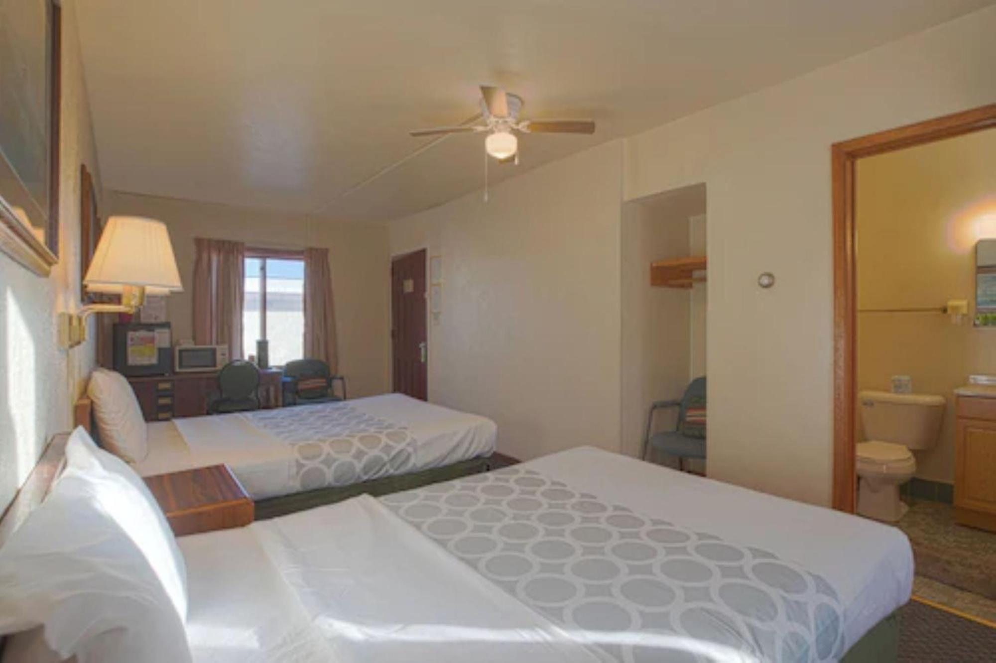 Love Hotels Silver Street By Oyo At Hurley Wi Exterior foto